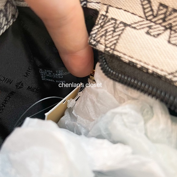 🎀NeW! Michael Kors Mirella Small Top Zip Tote - Picture 7 of 10